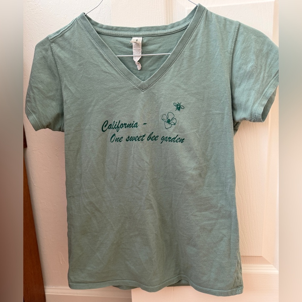 V Neck Women’s 100% Organic Cotton Sage Green Larner Seeds T-Shirt Sz Med